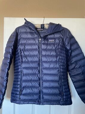 Patagonia Women’s Navy Quilted Down Hooded Jacket